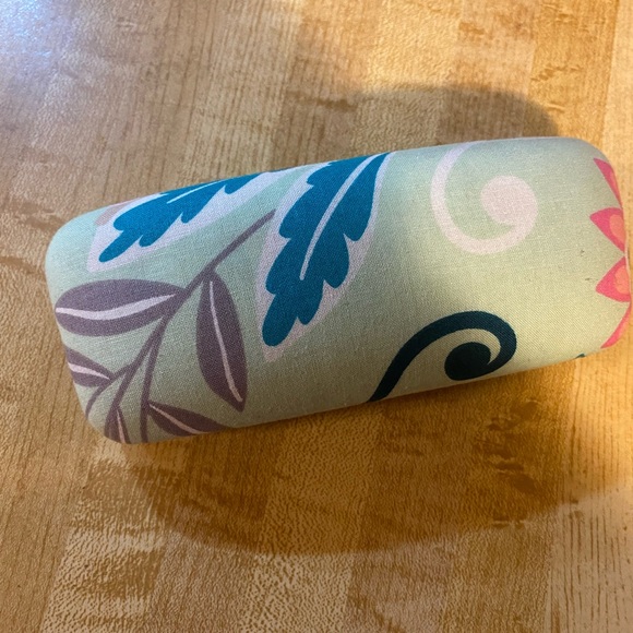 Vera Bradley glasses case - Picture 2 of 2